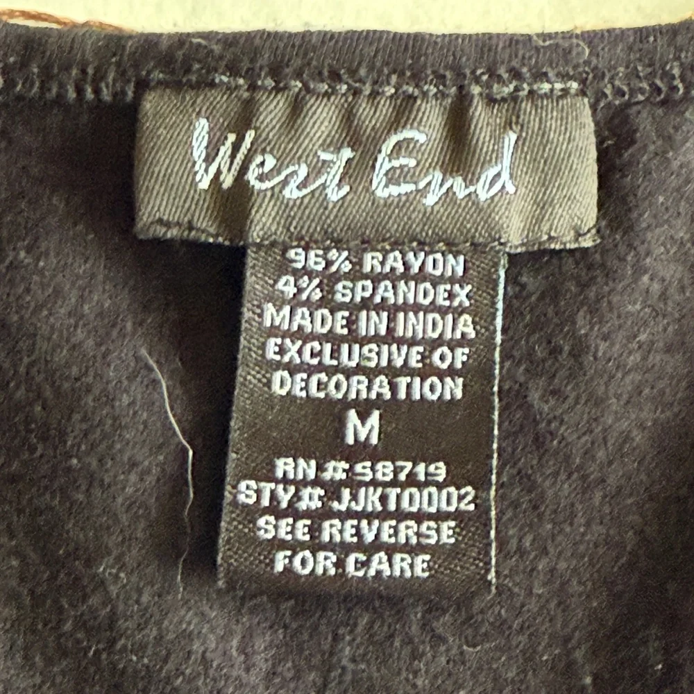 West End Embroidered Tank size Medium - Picture 9 of 10
